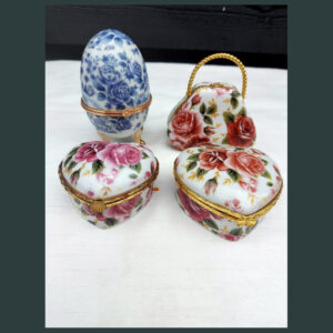 Sets of 4 Porcelain blue Egg & Trinklet Boxes
