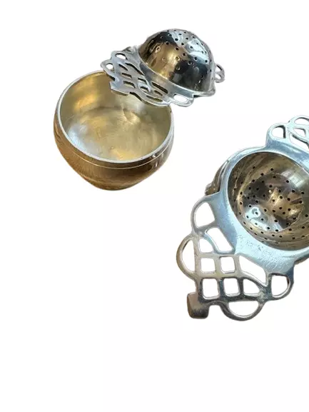 Pair of Victorian silver plated tea strainers (double handle) - Image 3