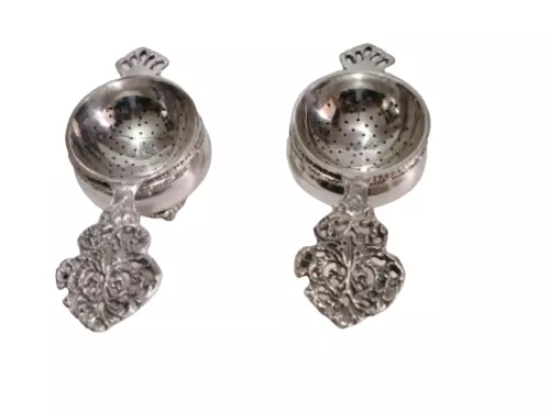 Pair of Flower design Victorian Style silver plated tea strainers - Image 4